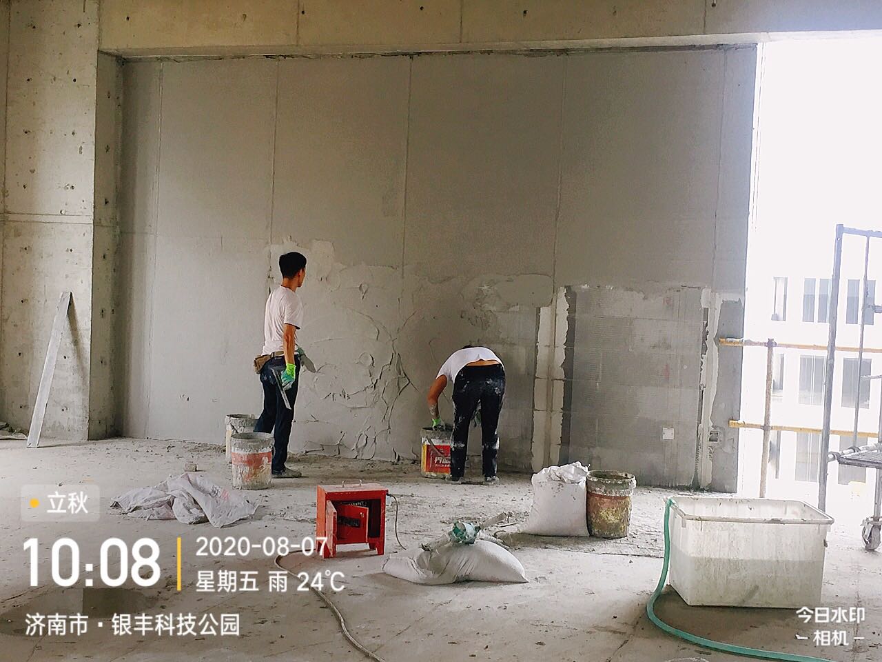 1596787111578996.jpg 7號樓6層精裝墻面石膏施工.jpg